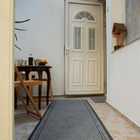 Vintage House On Sava Temple Street